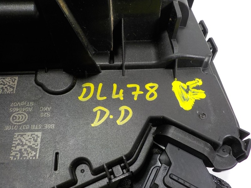 Recambio de cerradura puerta delantera derecha para seat leon sportstourer (kl8) style referencia OEM IAM 5TB837016E B6E5TB83701