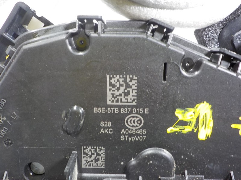 Recambio de cerradura puerta delantera izquierda para seat leon sportstourer (kl8) style referencia OEM IAM 5TB837015E B5E5TB837