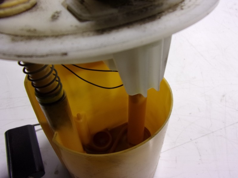 Recambio de aforador para dacia duster ambiance 4x2 referencia OEM IAM 6001548608  