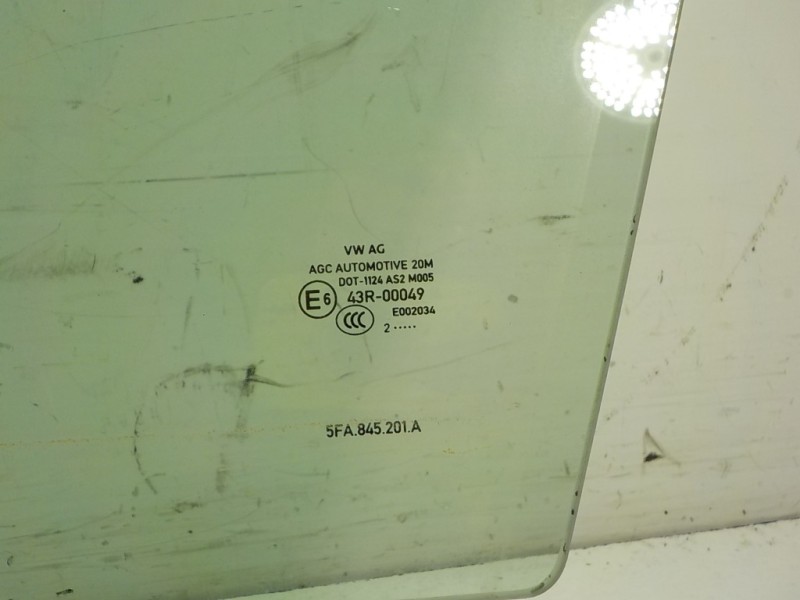 Recambio de cristal puerta delantero izquierdo para seat leon sportstourer (kl8) style referencia OEM IAM 5FA845201A  