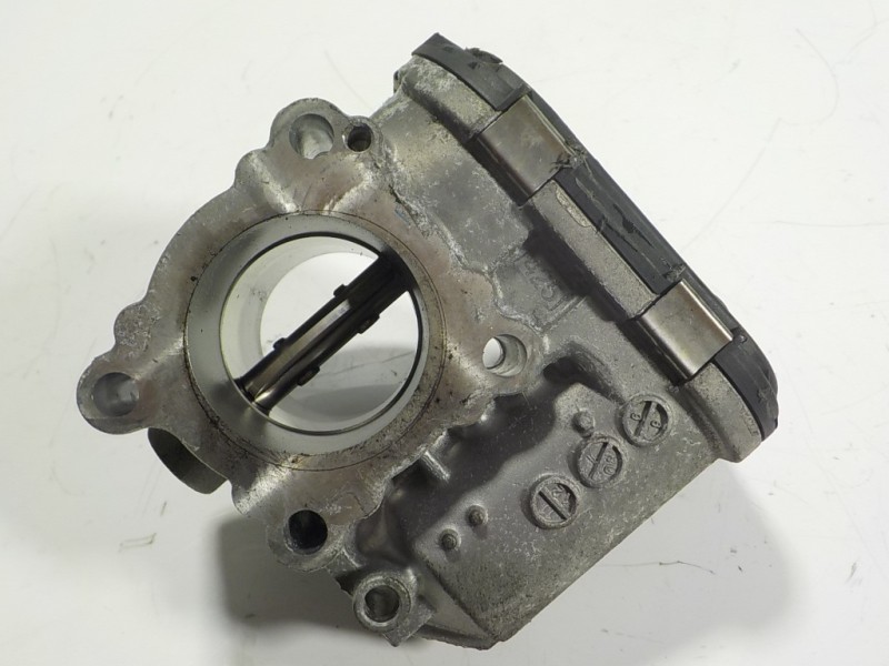 Recambio de caja mariposa para renault koleos privilege referencia OEM IAM  8200330810E 