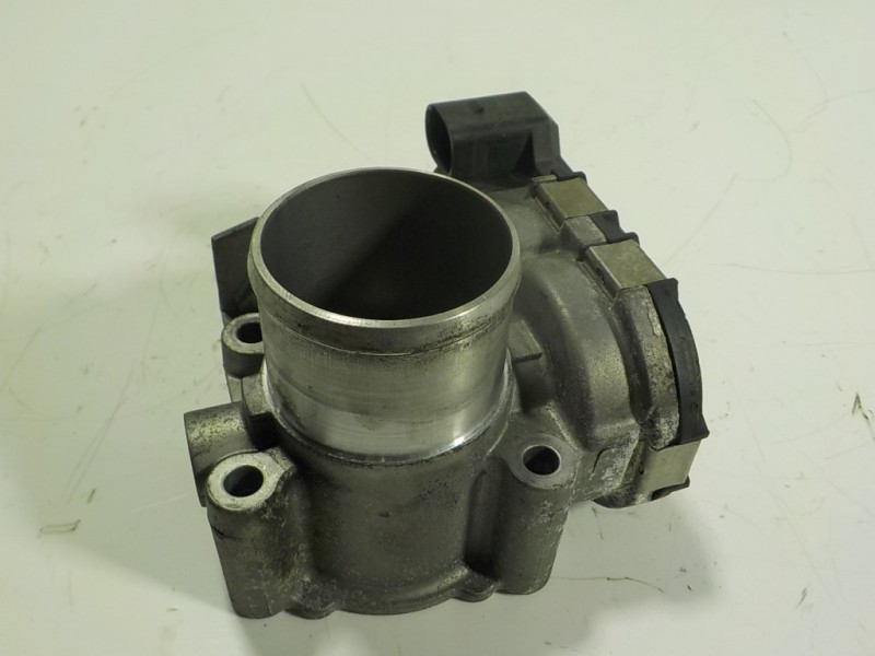 Recambio de caja mariposa para renault koleos privilege referencia OEM IAM  8200330810E 