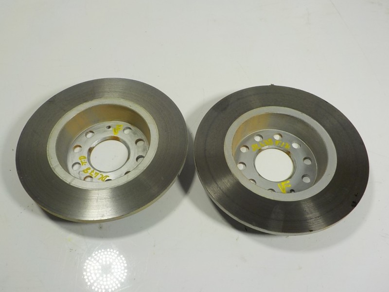 Recambio de disco freno trasero para seat leon sportstourer (kl8) style referencia OEM IAM 5Q0615601D  