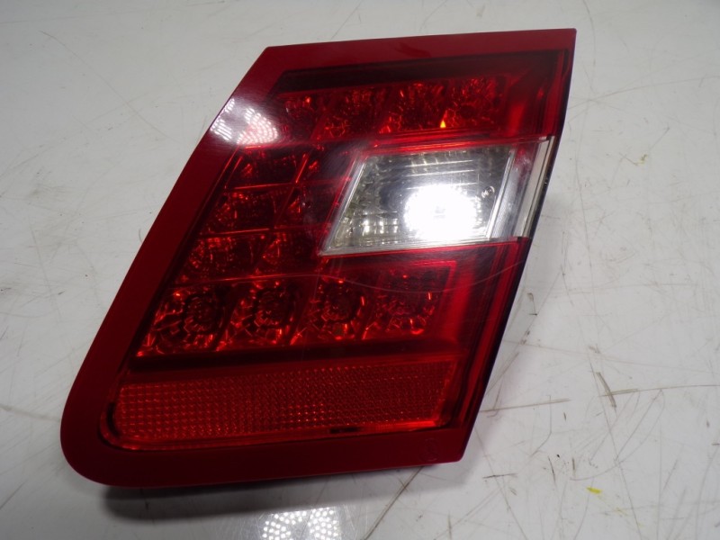 Recambio de piloto trasero derecho interior para mercedes-benz clase e (w212) lim. 3.0 cdi cat referencia OEM IAM A2129060258  