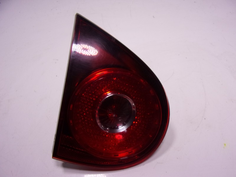 Recambio de piloto trasero izquierdo interior para volkswagen golf v berlina (1k1) r32 referencia OEM IAM 1K6945093K  