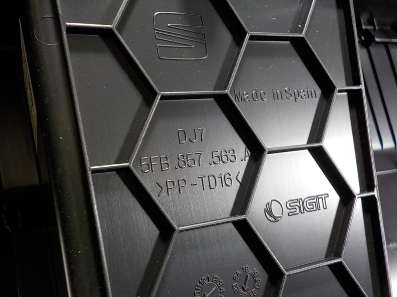 Recambio de guantera para seat leon sportstourer (kl8) style referencia OEM IAM 5FB857095J4PK 5FB857563A 