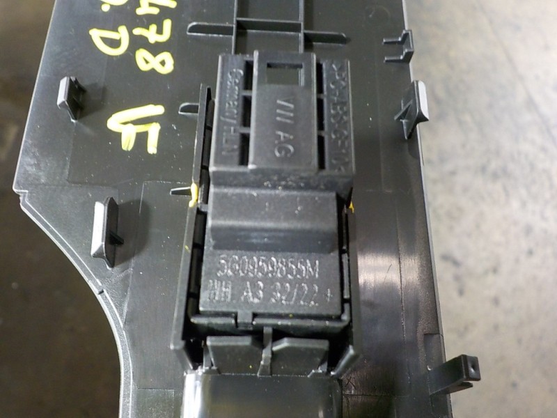 Recambio de mando elevalunas delantero derecho para seat leon sportstourer (kl8) style referencia OEM IAM 5G0959855MWHS 5G095985