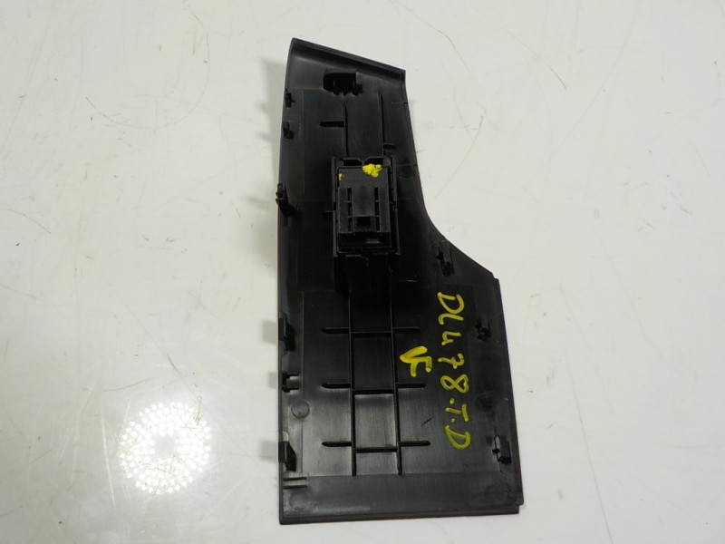 Recambio de mando elevalunas trasero derecho para seat leon sportstourer (kl8) style referencia OEM IAM 5G0959855MWHS 5G0959855M