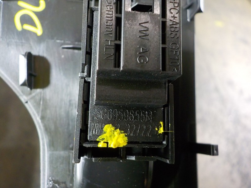 Recambio de mando elevalunas trasero derecho para seat leon sportstourer (kl8) style referencia OEM IAM 5G0959855MWHS 5G0959855M