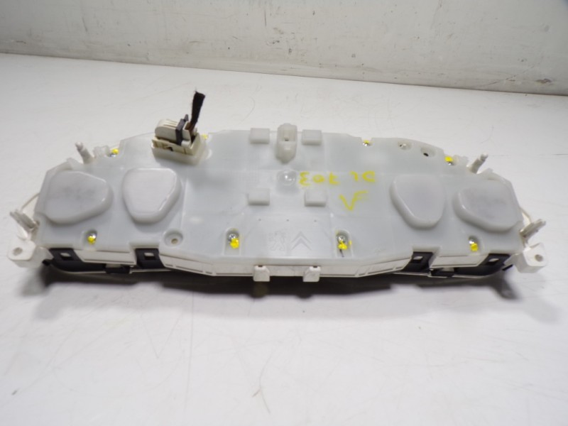 Recambio de cuadro instrumentos para peugeot 208 1.2 12v vti referencia OEM IAM 9673777580 9673777580 