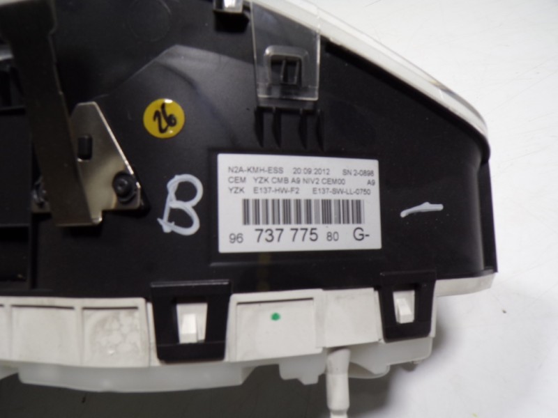 Recambio de cuadro instrumentos para peugeot 208 1.2 12v vti referencia OEM IAM 9673777580 9673777580 