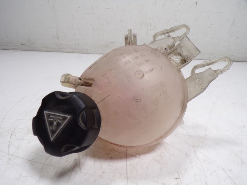 Recambio de deposito expansion para peugeot 208 1.2 12v vti referencia OEM IAM 9800777280 9652621280 
