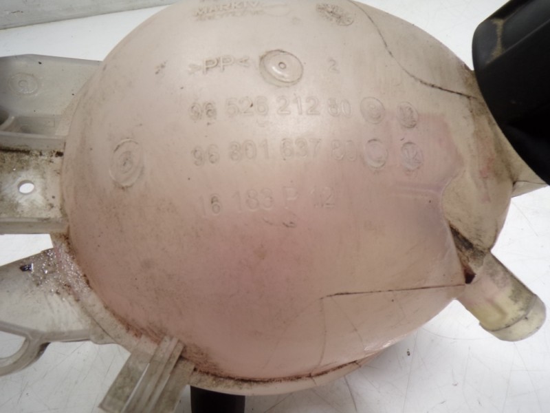 Recambio de deposito expansion para peugeot 208 1.2 12v vti referencia OEM IAM 9800777280 9652621280 