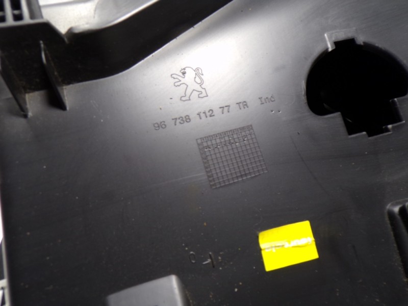 Recambio de guantera para peugeot 208 1.2 12v vti referencia OEM IAM 96728471ZD 9673811277TR 