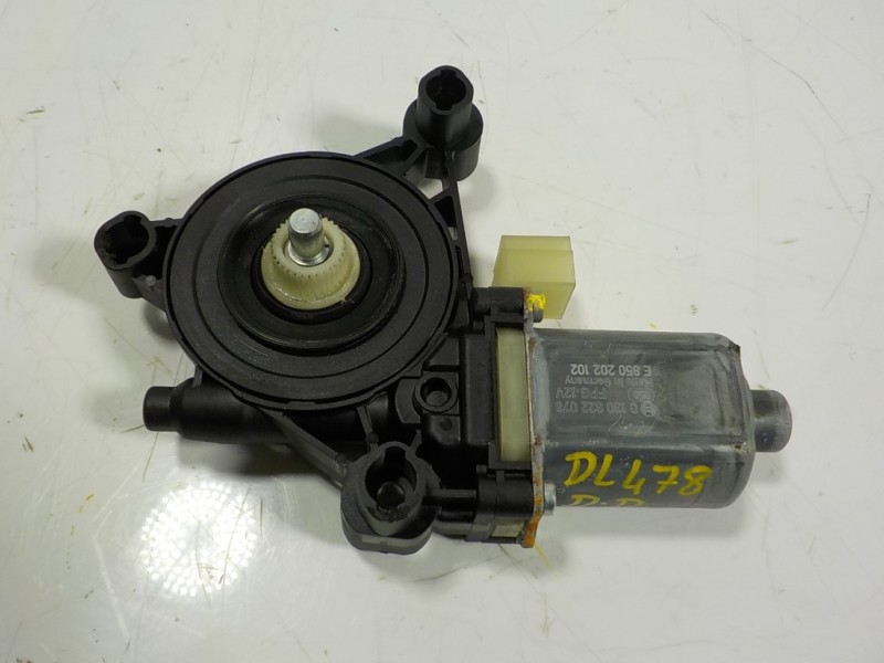 Recambio de motor elevalunas delantero derecho para seat leon sportstourer (kl8) style referencia OEM IAM 5Q0959802C 5Q0959802C 