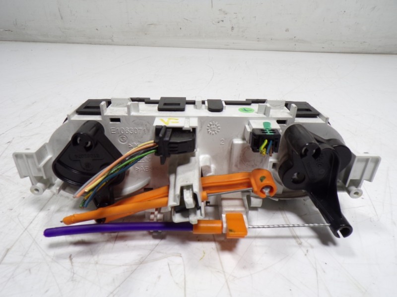 Recambio de mando calefaccion / aire acondicionado para peugeot 208 1.2 12v vti referencia OEM IAM 9672248680 96722483ZD 