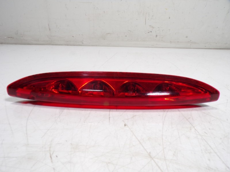 Recambio de piloto trasero central para peugeot 208 1.2 12v vti referencia OEM IAM 9674309080  