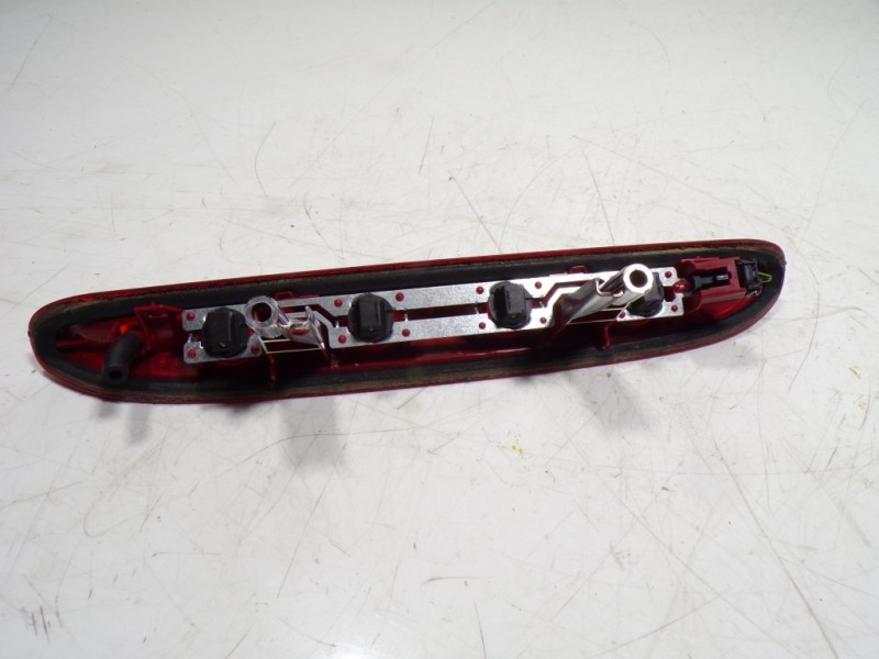 Recambio de piloto trasero central para peugeot 208 1.2 12v vti referencia OEM IAM 9674309080  