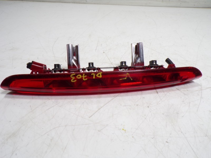 Recambio de piloto trasero central para peugeot 208 1.2 12v vti referencia OEM IAM 9674309080  