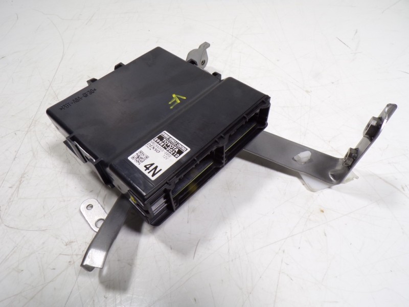 Recambio de modulo electronico para toyota yaris cross 1.5 vvti 16 v 55 kw referencia OEM IAM  899810D210 