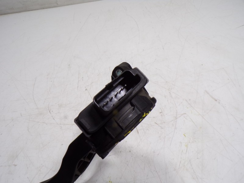 Recambio de potenciometro pedal para peugeot 208 1.2 12v vti referencia OEM IAM 1601CW 9671433780 