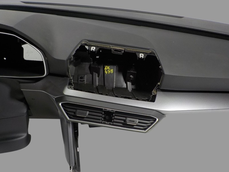 Recambio de salpicadero para seat leon sportstourer (kl8) style referencia OEM IAM 5FB857003N4PK 5FA880204G 5FA880204H