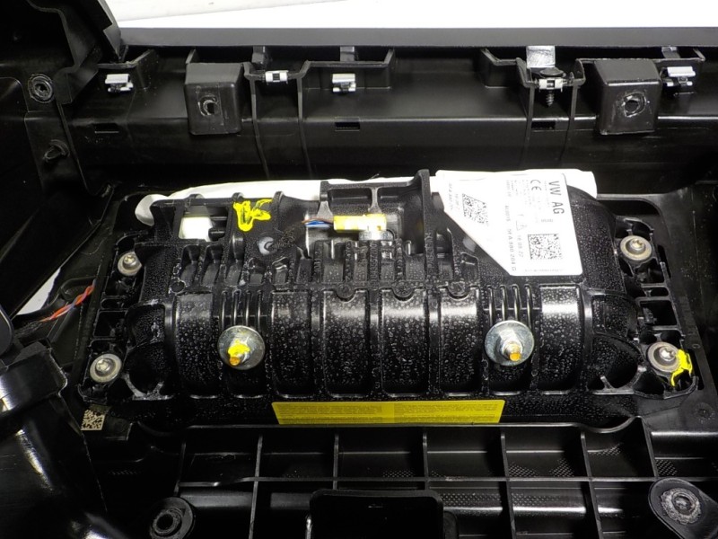 Recambio de salpicadero para seat leon sportstourer (kl8) style referencia OEM IAM 5FB857003N4PK 5FA880204G 5FA880204H