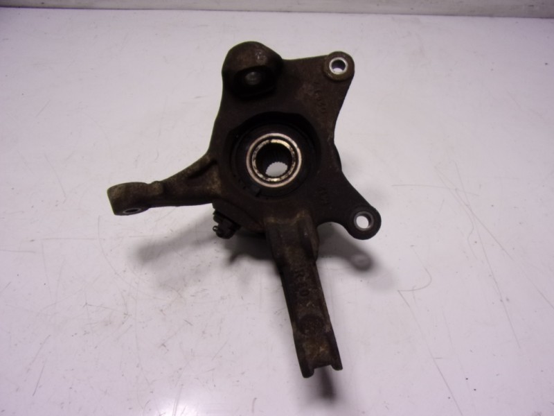 Recambio de mangueta delantera derecha para dacia duster ambiance 4x2 referencia OEM IAM 8200881829  402020009R