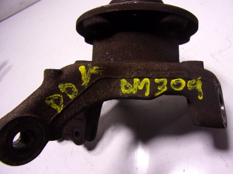 Recambio de mangueta delantera derecha para dacia duster ambiance 4x2 referencia OEM IAM 8200881829  402020009R