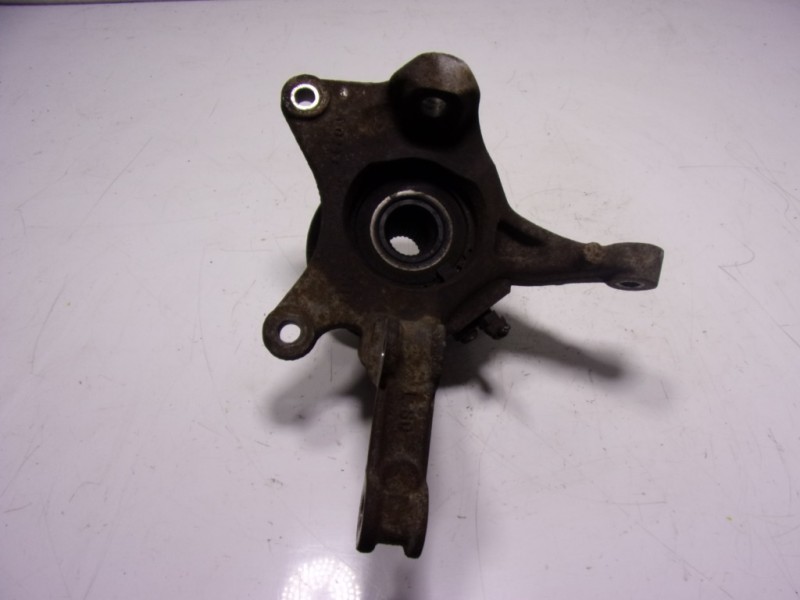 Recambio de mangueta delantera izquierda para dacia duster ambiance 4x2 referencia OEM IAM 8200881824  402020009R