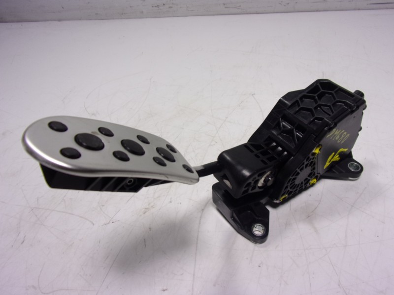 Recambio de potenciometro pedal para toyota hilux (3b/3c/3d) gr sport referencia OEM IAM 78110KK041 78110KK041 