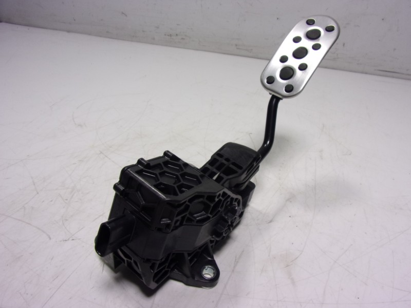 Recambio de potenciometro pedal para toyota hilux (3b/3c/3d) gr sport referencia OEM IAM 78110KK041 78110KK041 
