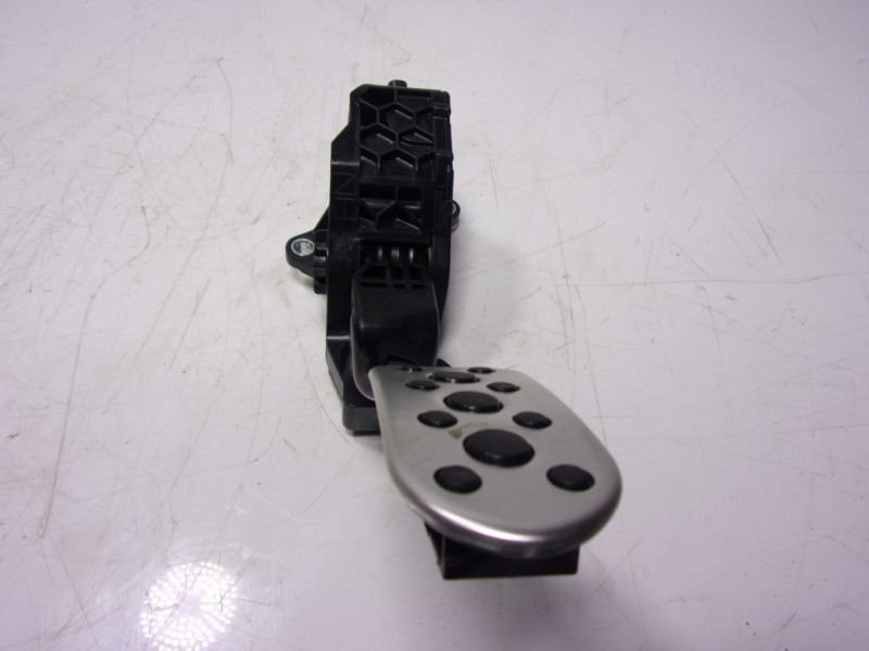 Recambio de potenciometro pedal para toyota hilux (3b/3c/3d) gr sport referencia OEM IAM 78110KK041 78110KK041 