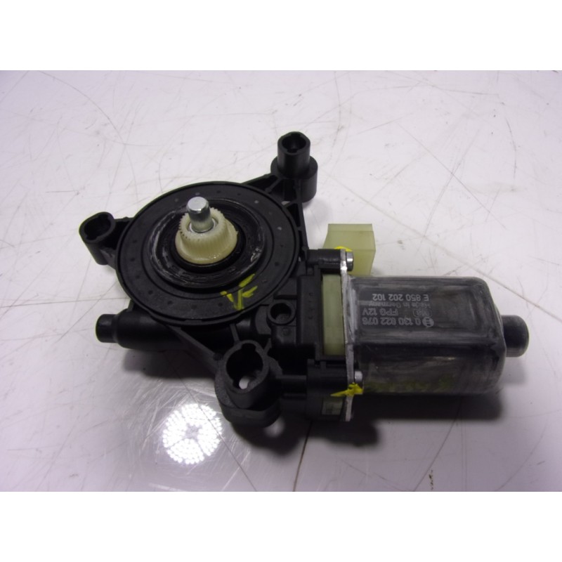 Recambio de motor elevalunas delantero derecho para seat leon (kl1) 2.0 tdi referencia OEM IAM  5Q0959802C 