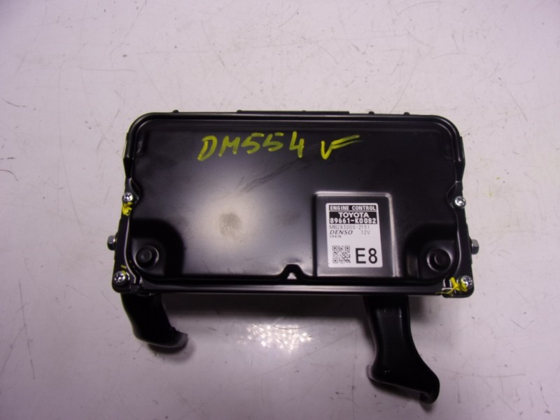 Recambio de centralita motor uce para toyota yaris 1.5 vvti hev referencia OEM IAM  89661K0082 