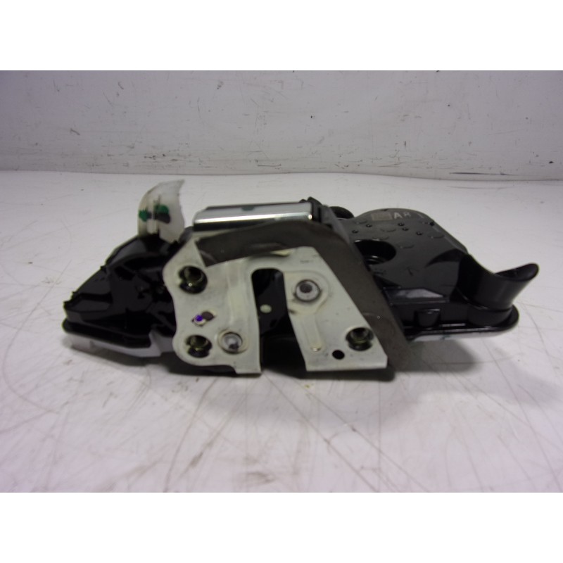 Recambio de cerradura puerta delantera izquierda para toyota corolla hybrid referencia OEM IAM 6904002491  