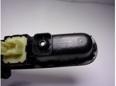 Recambio de mando elevalunas delantero izquierdo para renault twingo iii 1.0 sce referencia OEM IAM  809612578R  2