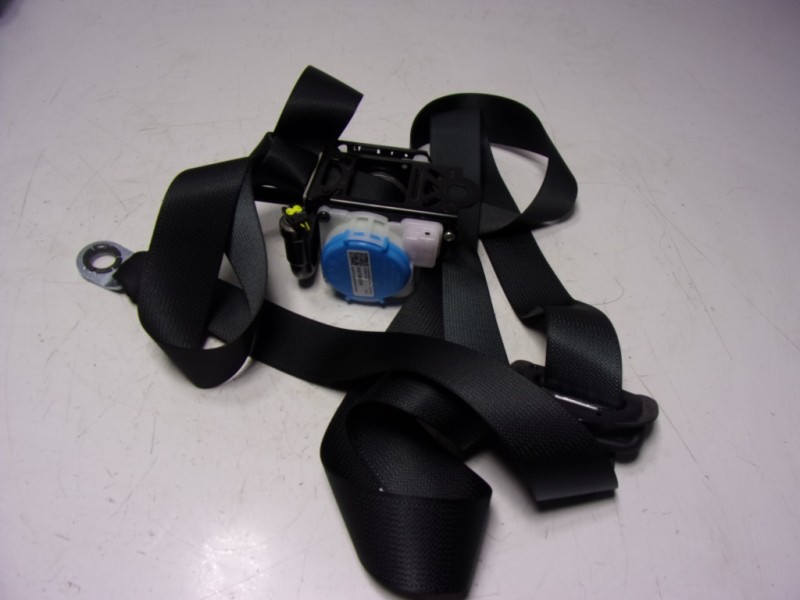 Recambio de cinturon seguridad delantero derecho para toyota yaris 1.5 vvti hev referencia OEM IAM  50A7Q5E22K 