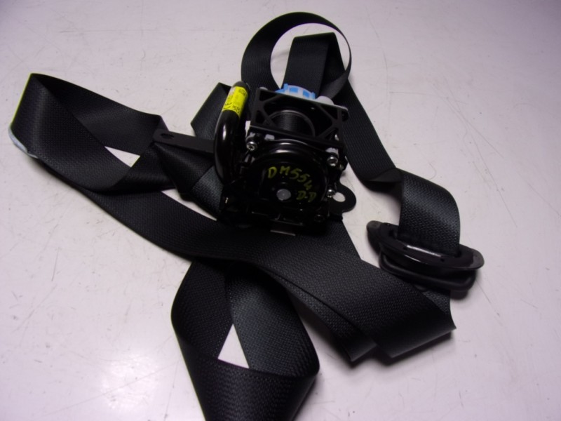 Recambio de cinturon seguridad delantero derecho para toyota yaris 1.5 vvti hev referencia OEM IAM  50A7Q5E22K 