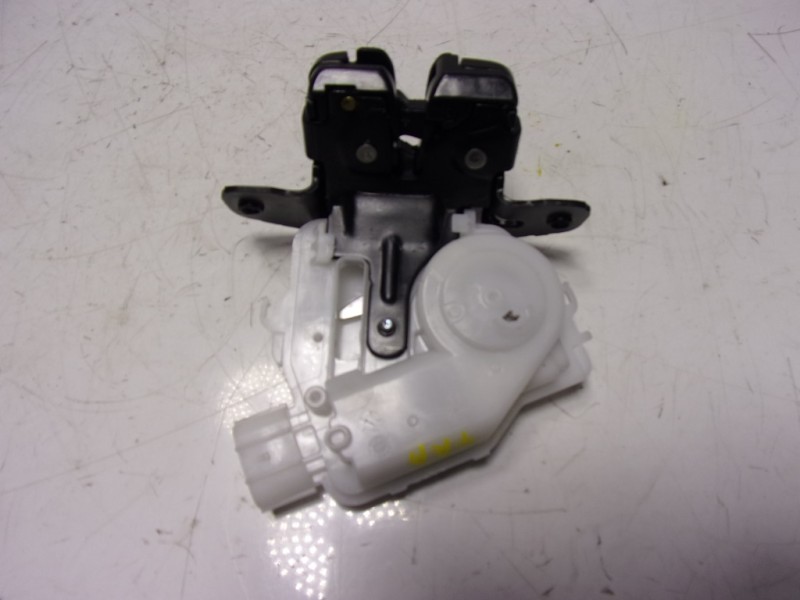 Recambio de cerradura maletero / porton para toyota yaris 1.5 vvti hev referencia OEM IAM   