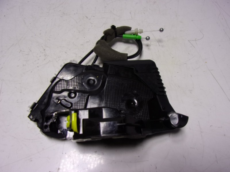 Recambio de cerradura puerta delantera izquierda para toyota yaris 1.5 vvti hev referencia OEM IAM  M7311460M6 