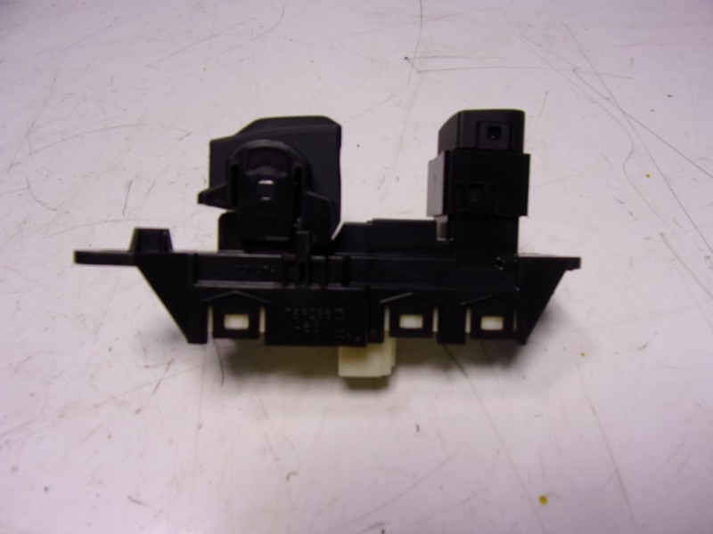 Recambio de palanca freno de mano para toyota yaris 1.5 vvti hev referencia OEM IAM  75P286 