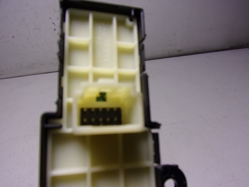 Recambio de palanca freno de mano para toyota yaris 1.5 vvti hev referencia OEM IAM  75P286 