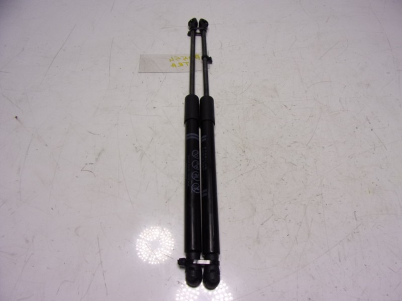 Recambio de amortiguadores maletero / porton para toyota yaris 1.5 vvti hev referencia OEM IAM   