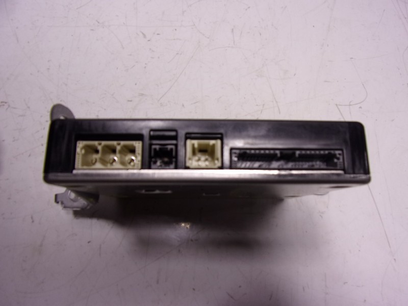 Recambio de modulo electronico para toyota yaris 1.5 vvti hev referencia OEM IAM  867400D031 