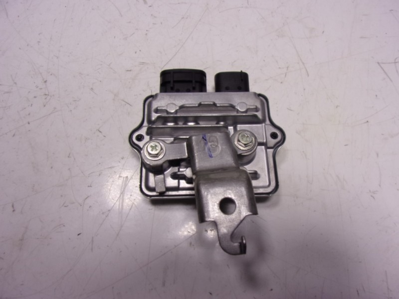 Recambio de modulo electronico para toyota yaris 1.5 vvti hev referencia OEM IAM  8957110010 