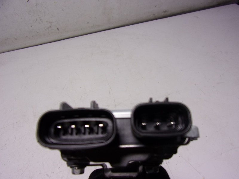 Recambio de modulo electronico para toyota yaris 1.5 vvti hev referencia OEM IAM  8957110010 