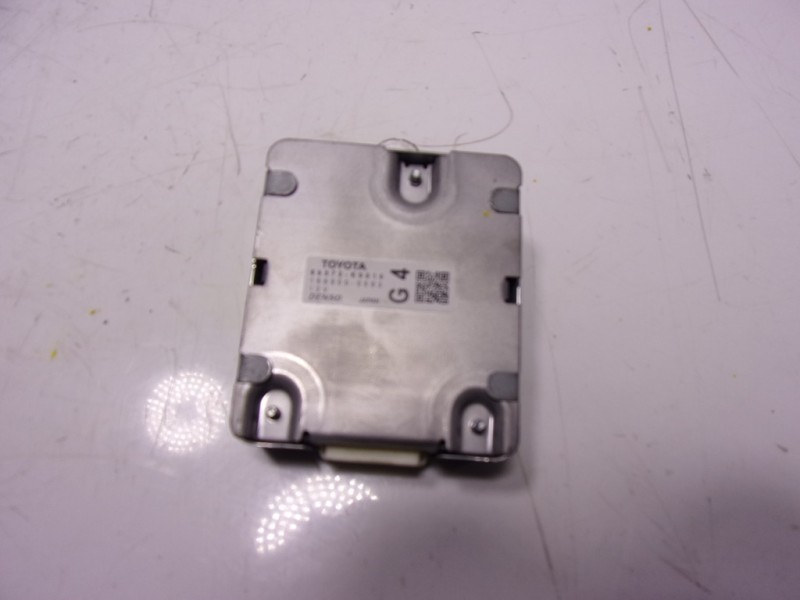 Recambio de modulo electronico para toyota yaris 1.5 vvti hev referencia OEM IAM  86572K0010 