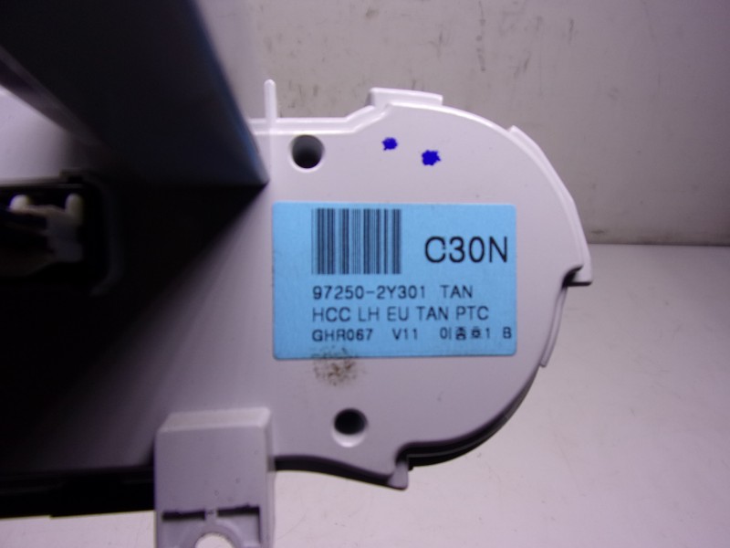 Recambio de mando climatizador para hyundai ix35 1.7 crdi cat referencia OEM IAM 972502Y301TAN 972502Y301 