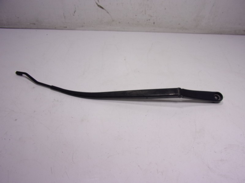 Recambio de brazo limpia delantero derecho para hyundai ix35 1.7 crdi cat referencia OEM IAM 983202Y000  